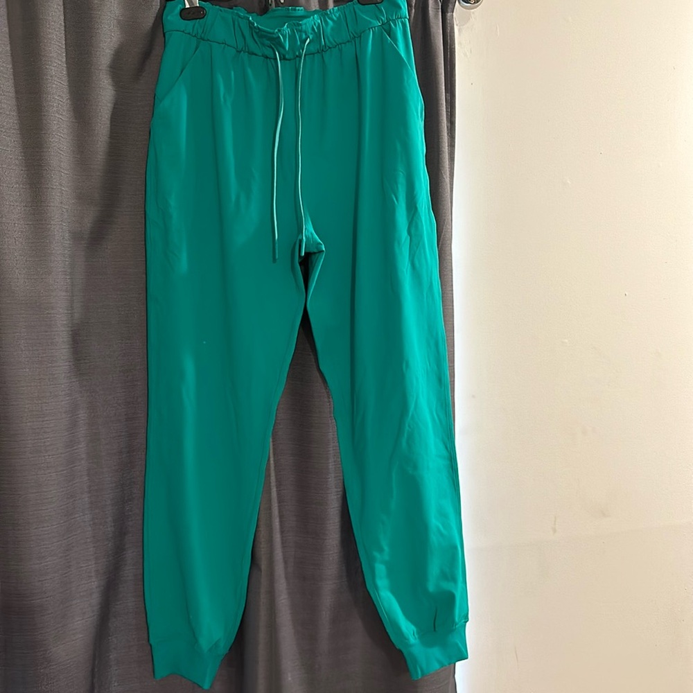Lululemon Jogger- Size 8